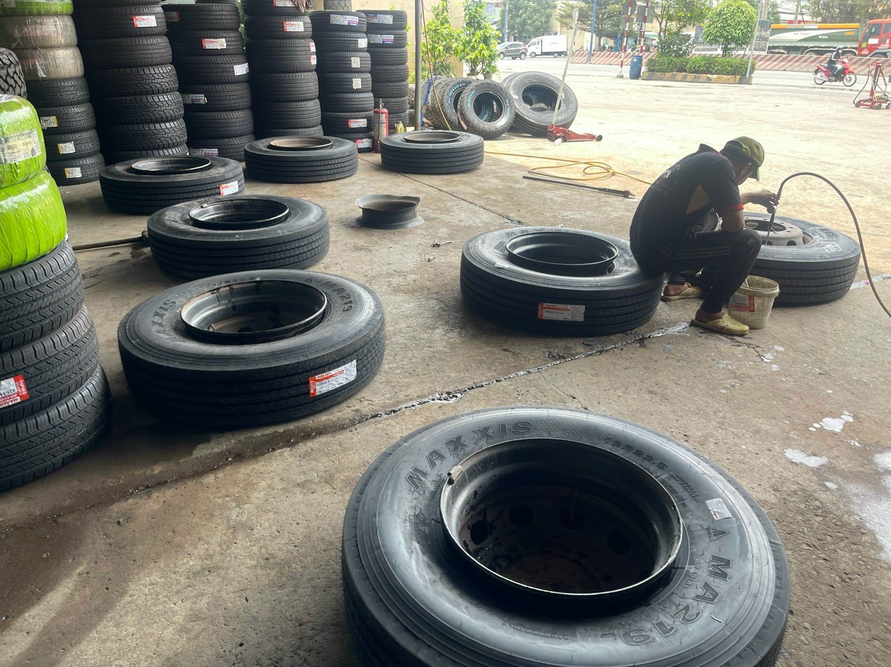 Dịch Vụ Va Vỏ Lưu Động Uy Tín Cho Tài Xế - Lốp Xe Bình Dương Gía Rẻ